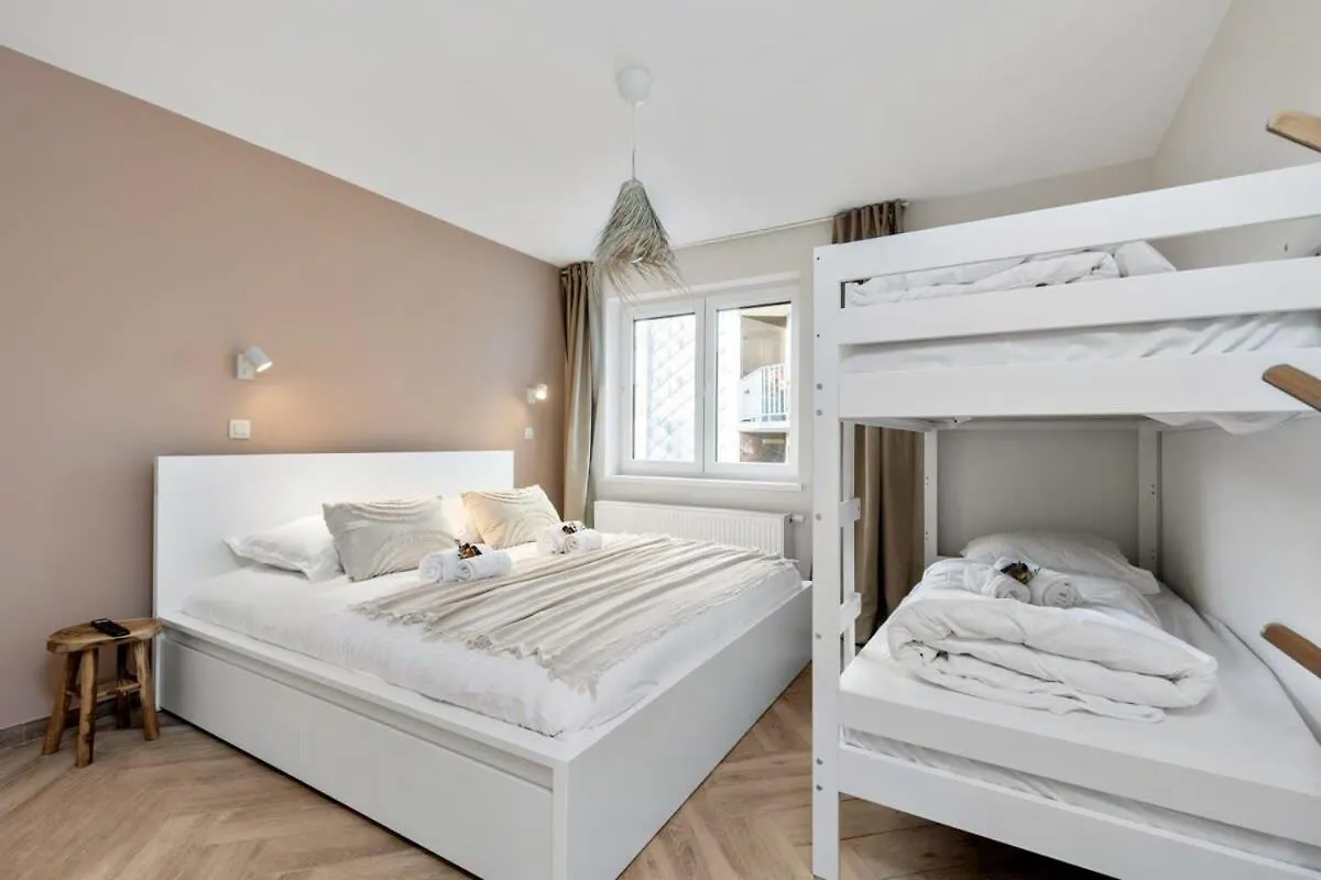 Alejandro - Lovely 2 Bedroom Apartment In Ostend